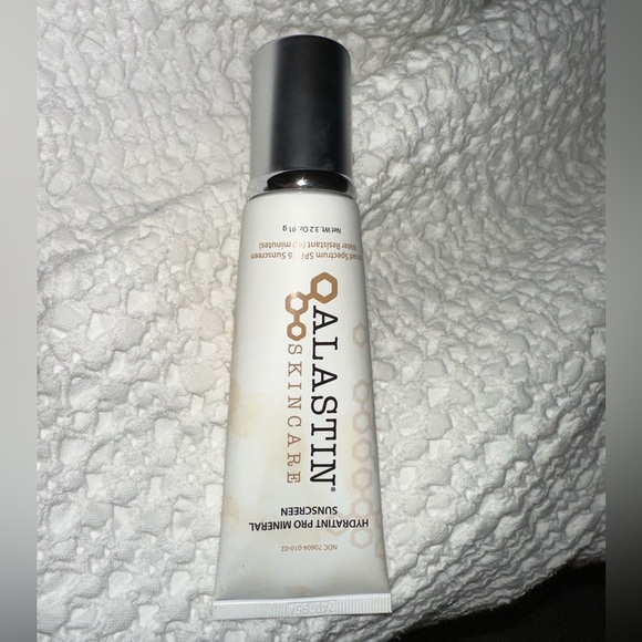 ALASTIN SPF 36 tinted 3.2 oz. - Picture 4 of 8